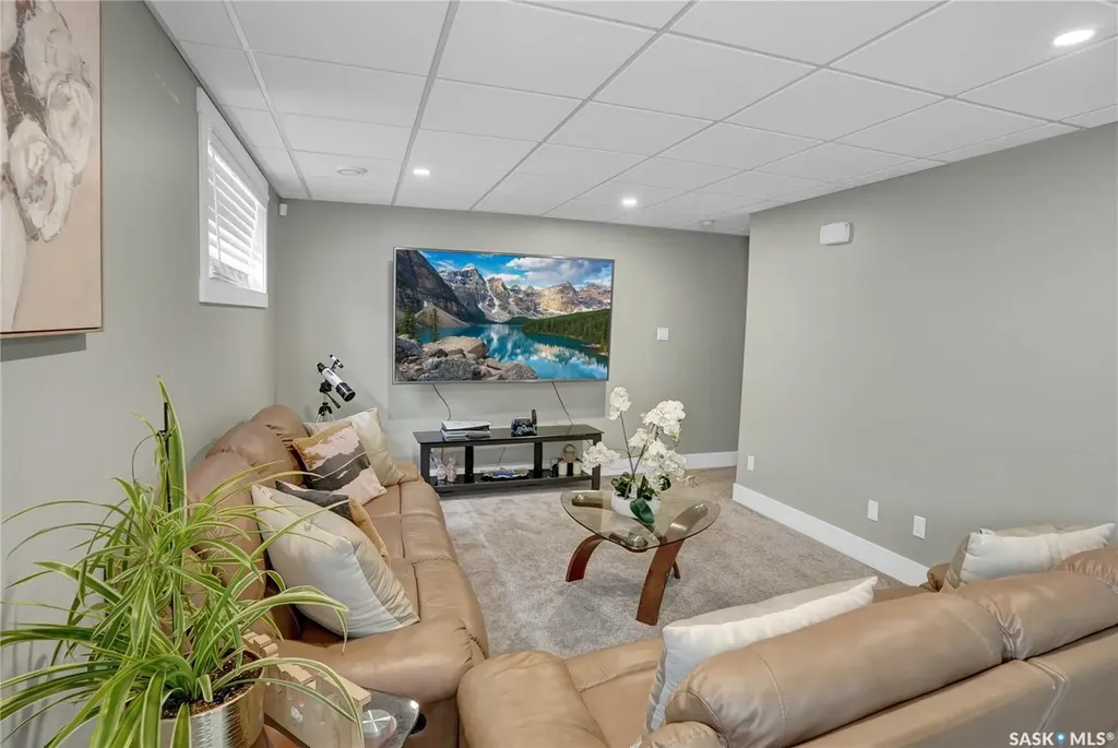 1049 Maplewood Drive Moose Jaw SK S6J 0B6