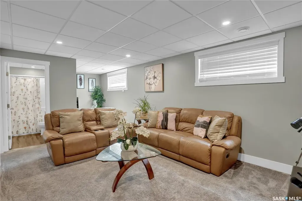 1049 Maplewood Drive Moose Jaw SK S6J 0B6