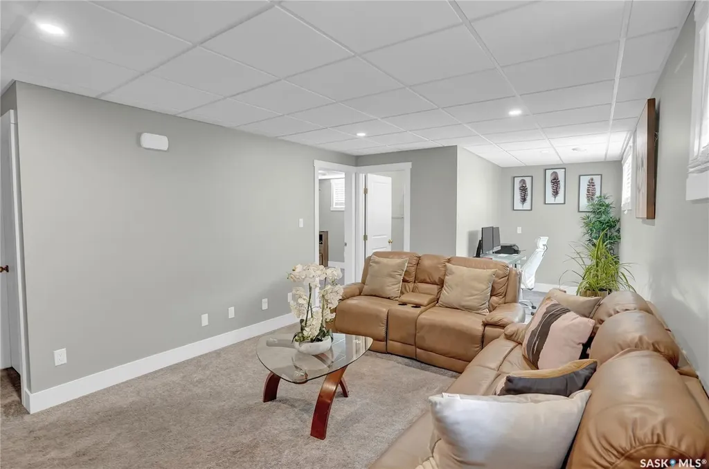 1049 Maplewood Drive Moose Jaw SK S6J 0B6