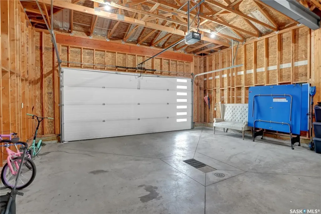 1049 Maplewood Drive Moose Jaw SK S6J 0B6