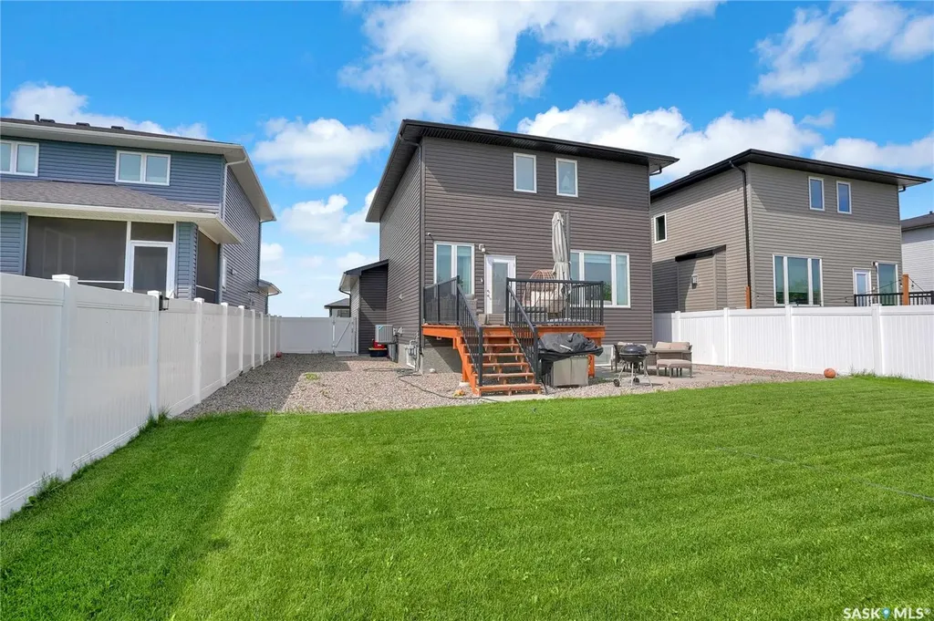 1049 Maplewood Drive Moose Jaw SK S6J 0B6