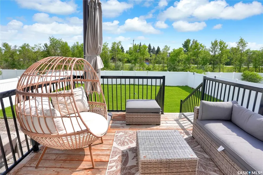 1049 Maplewood Drive Moose Jaw SK S6J 0B6