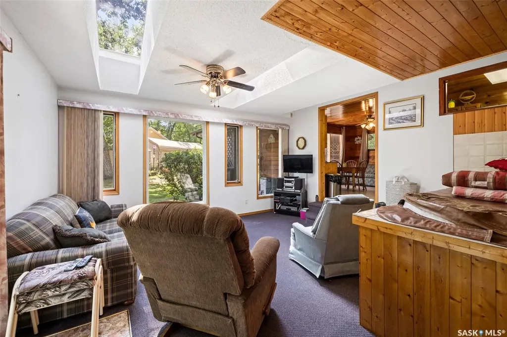 31 F-2 Smales Crescent B-say-tah SK S0G 1S0