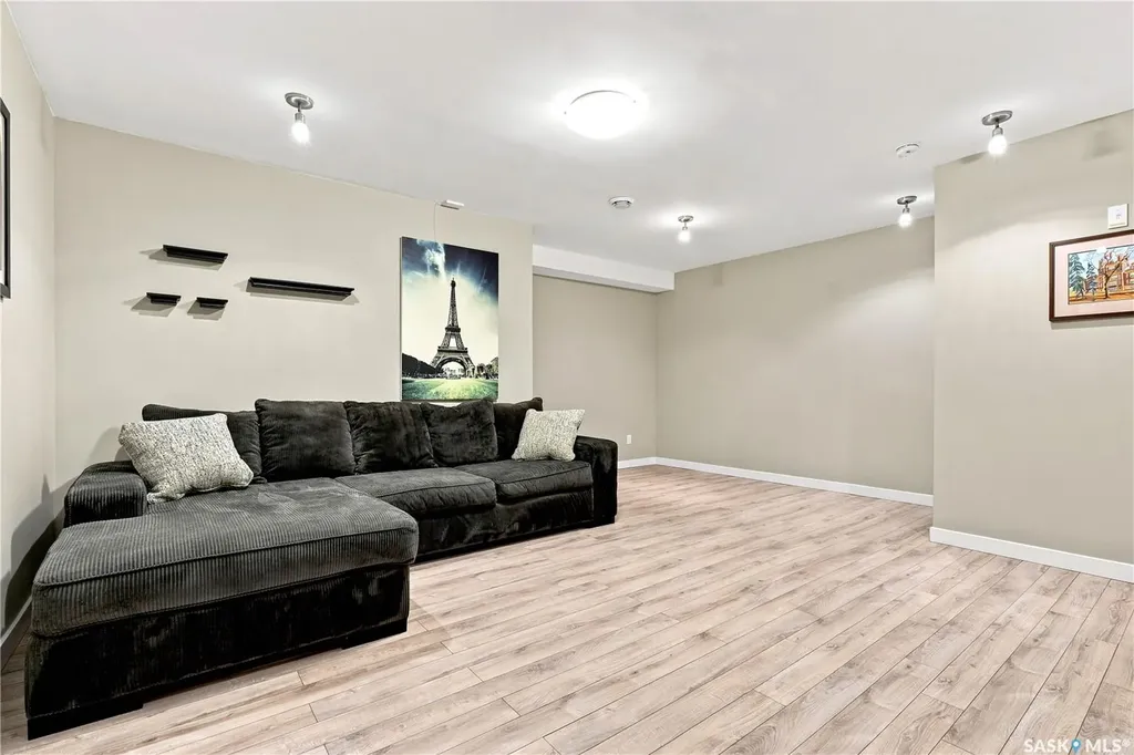 135 Ashworth Crescent Saskatoon SK S7T 0N1