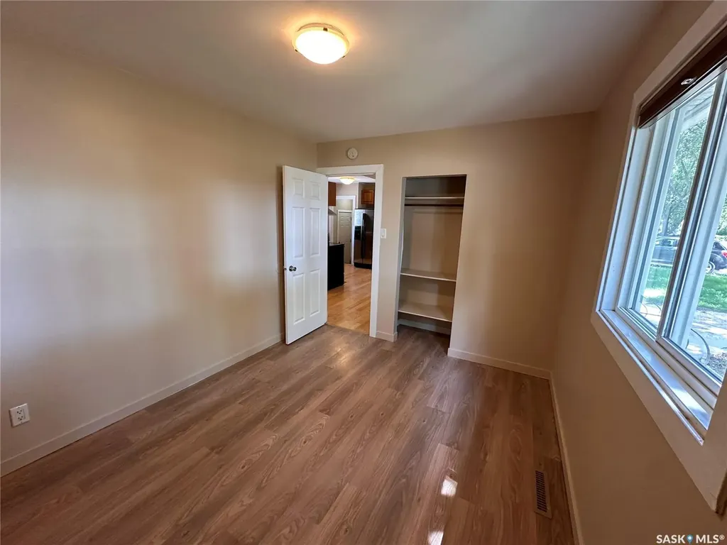 1106 10th Avenue E Regina SK S4N 0J2