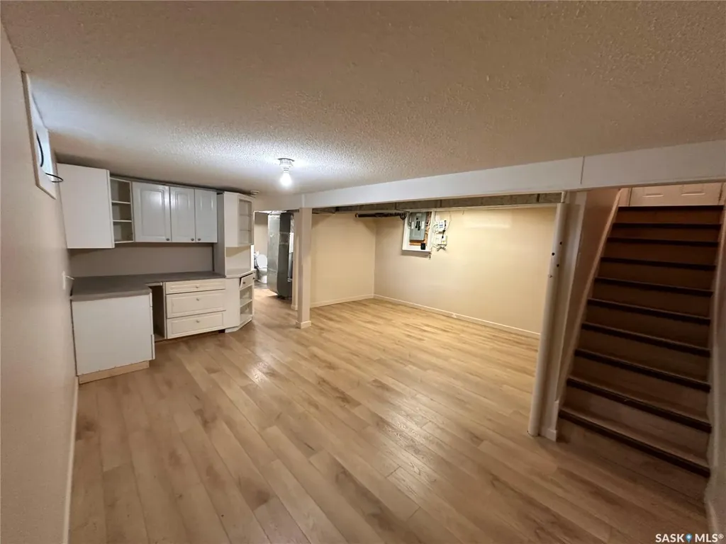 1106 10th Avenue E Regina SK S4N 0J2
