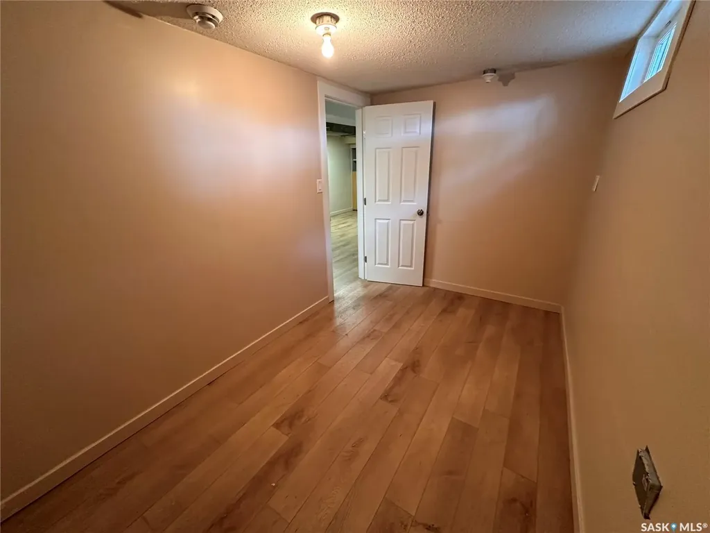 1106 10th Avenue E Regina SK S4N 0J2
