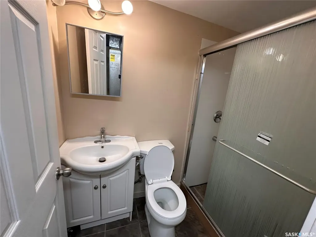 1106 10th Avenue E Regina SK S4N 0J2
