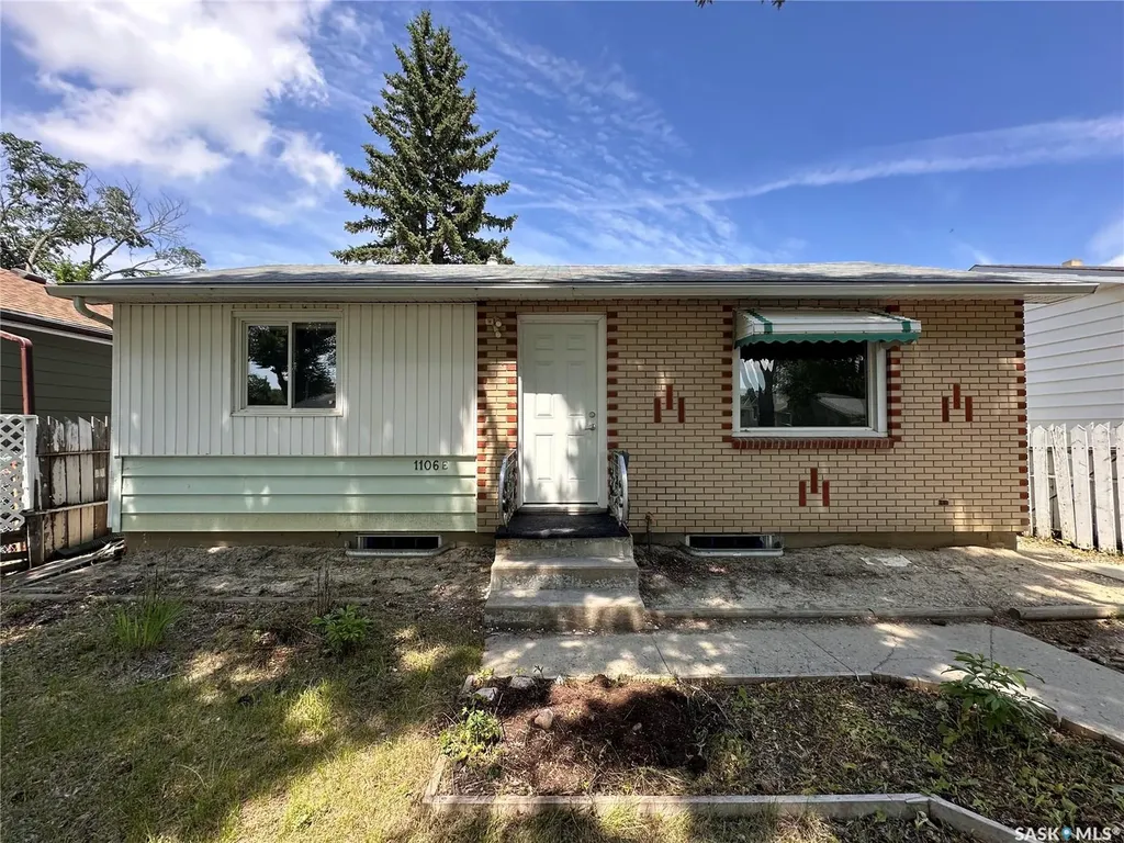 1106 10th Avenue E Regina SK S4N 0J2