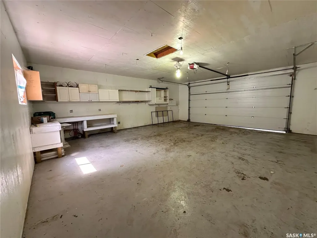 1106 10th Avenue E Regina SK S4N 0J2