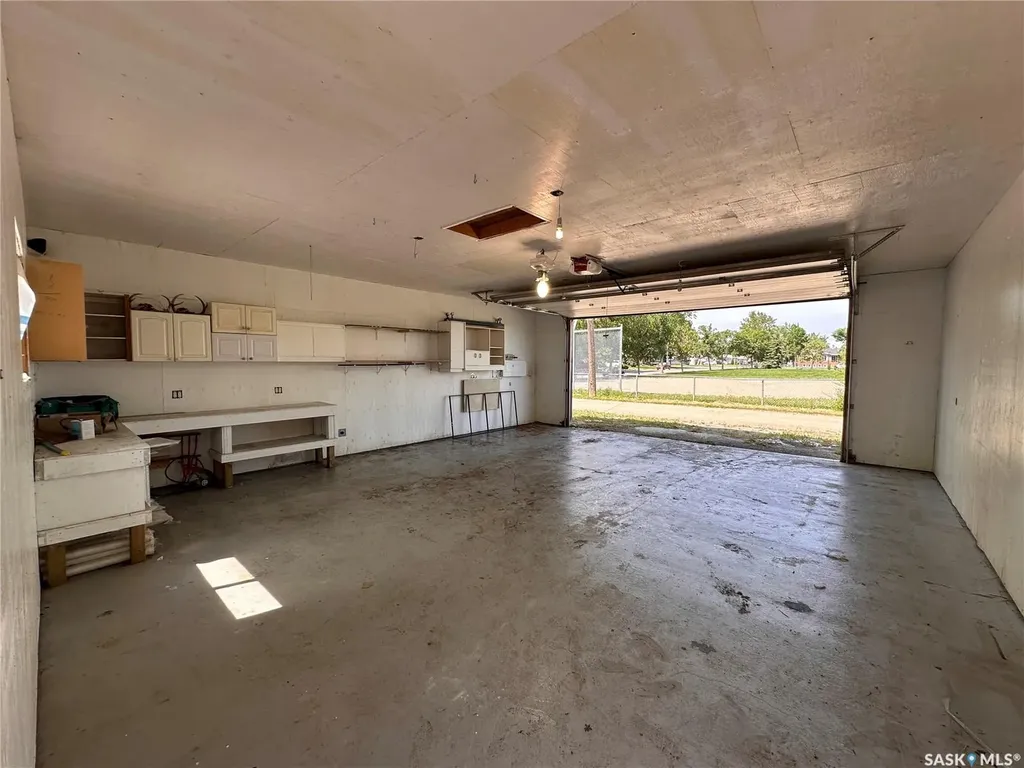 1106 10th Avenue E Regina SK S4N 0J2