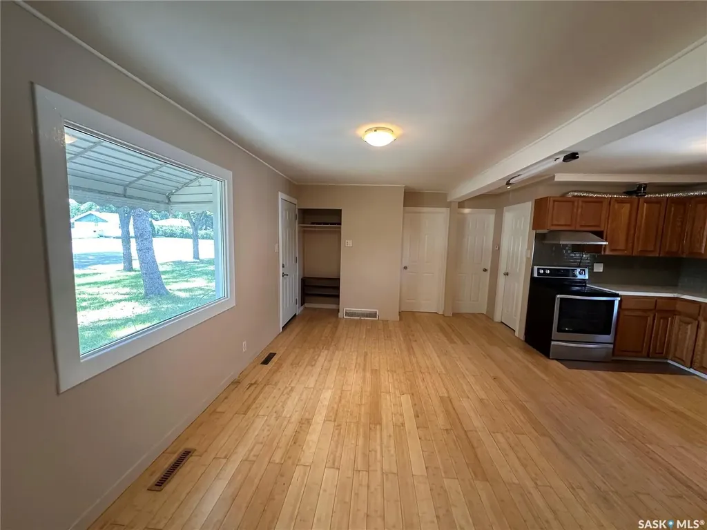 1106 10th Avenue E Regina SK S4N 0J2