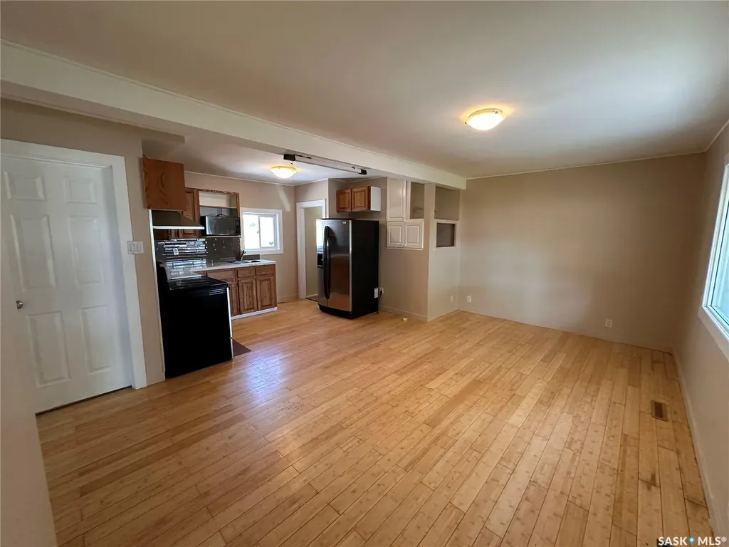 1106 10th Avenue E Regina SK S4N 0J2