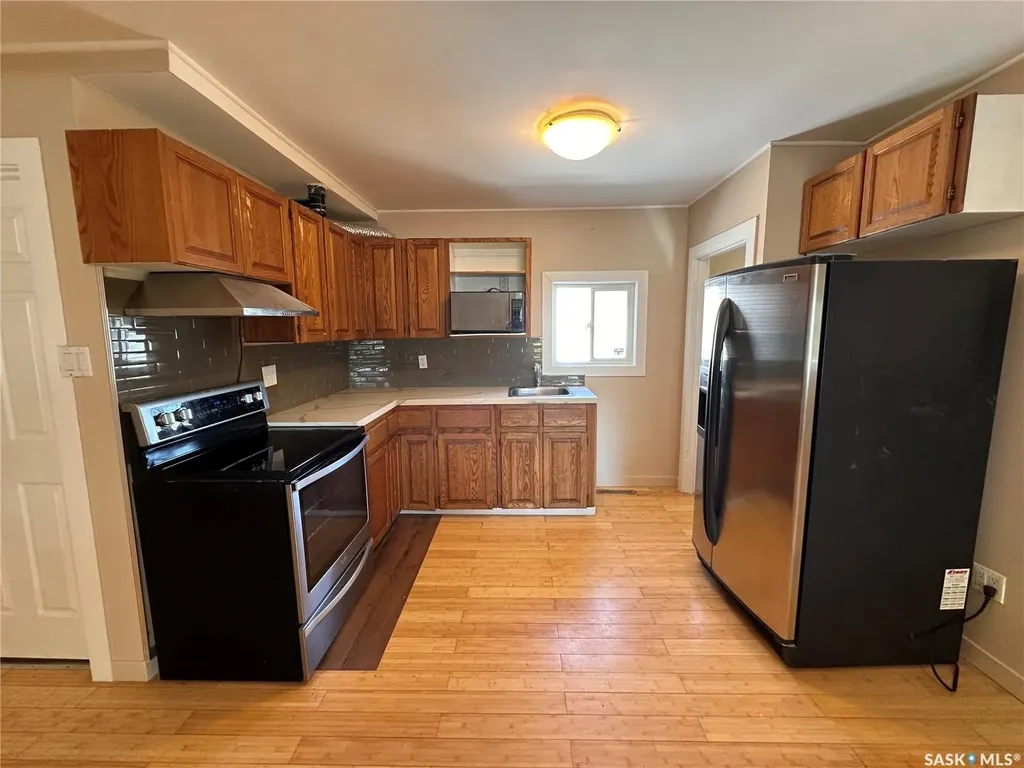 1106 10th Avenue E Regina SK S4N 0J2