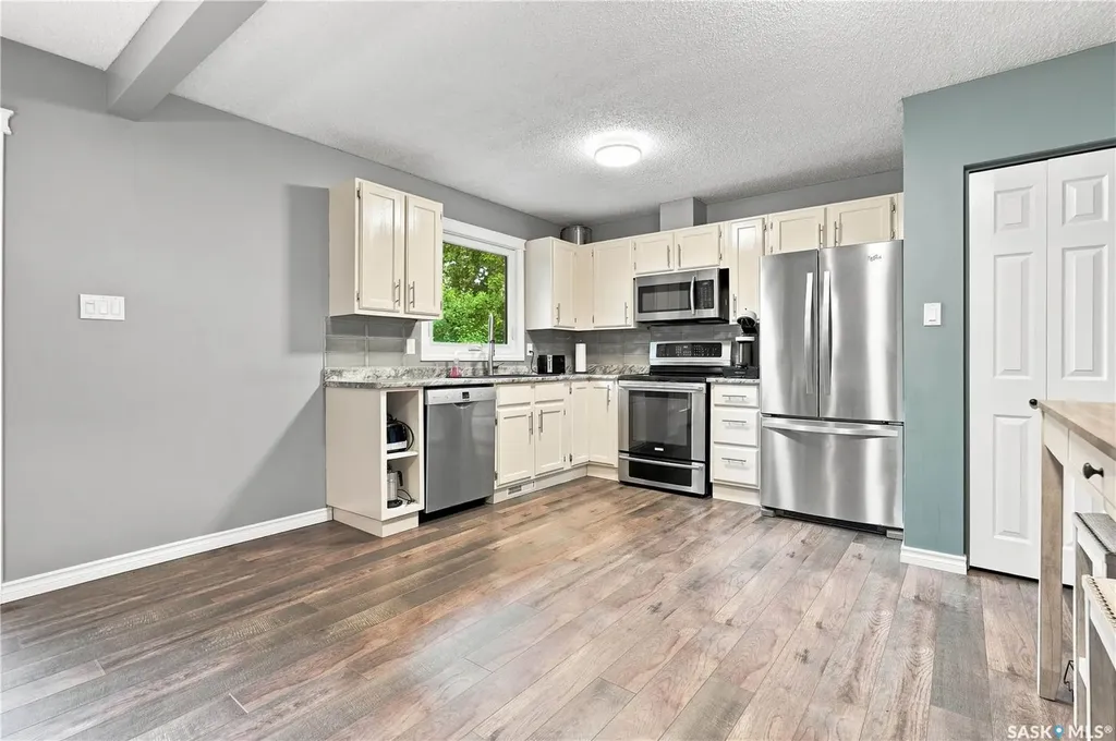 242 Candle Crescent Saskatoon SK S7K 5A4