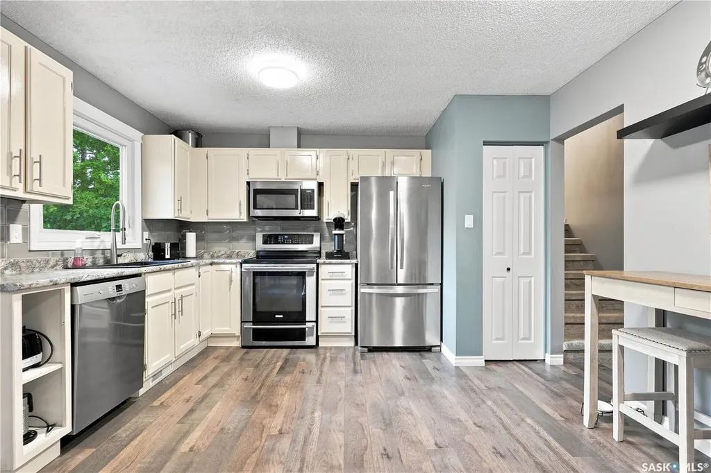 242 Candle Crescent Saskatoon SK S7K 5A4