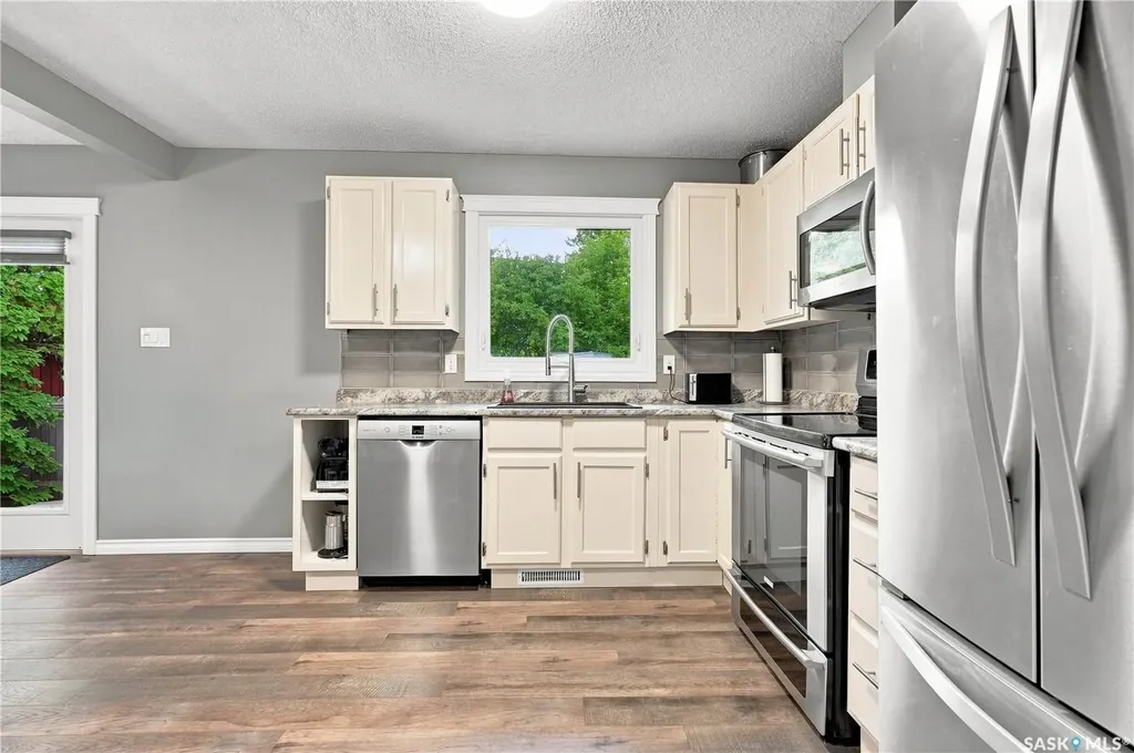 242 Candle Crescent Saskatoon SK S7K 5A4