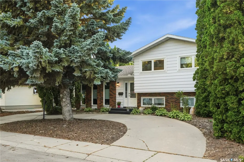 242 Candle Crescent Saskatoon SK S7K 5A4