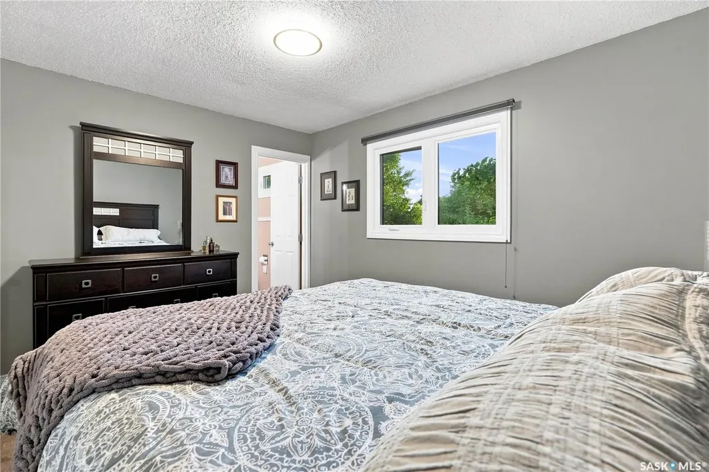 242 Candle Crescent Saskatoon SK S7K 5A4