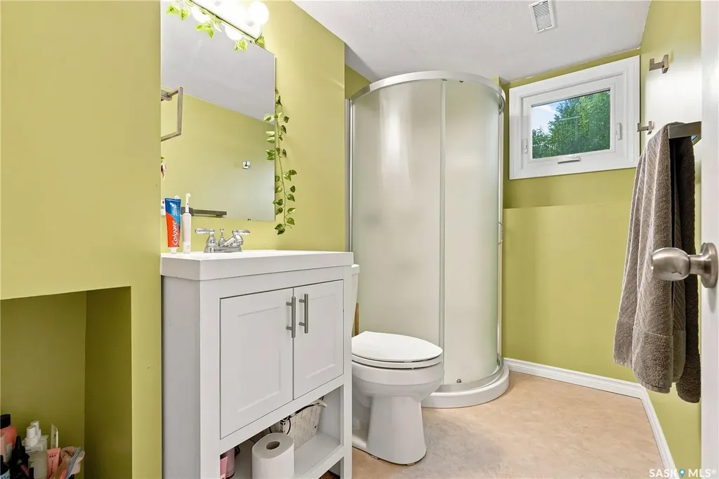 242 Candle Crescent Saskatoon SK S7K 5A4
