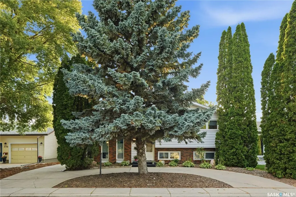 242 Candle Crescent Saskatoon SK S7K 5A4