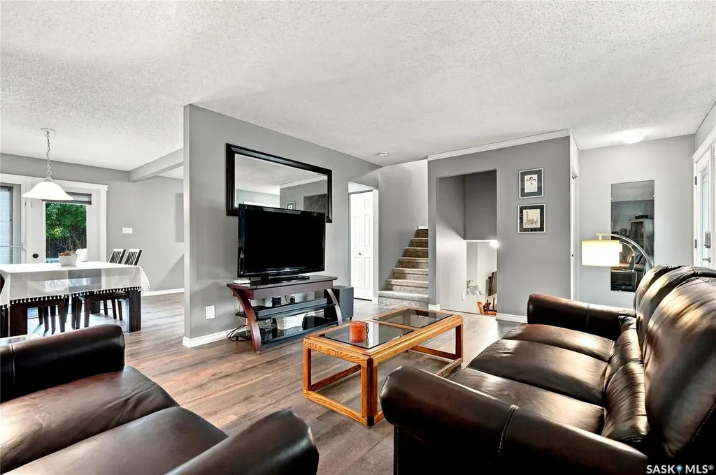 242 Candle Crescent Saskatoon SK S7K 5A4