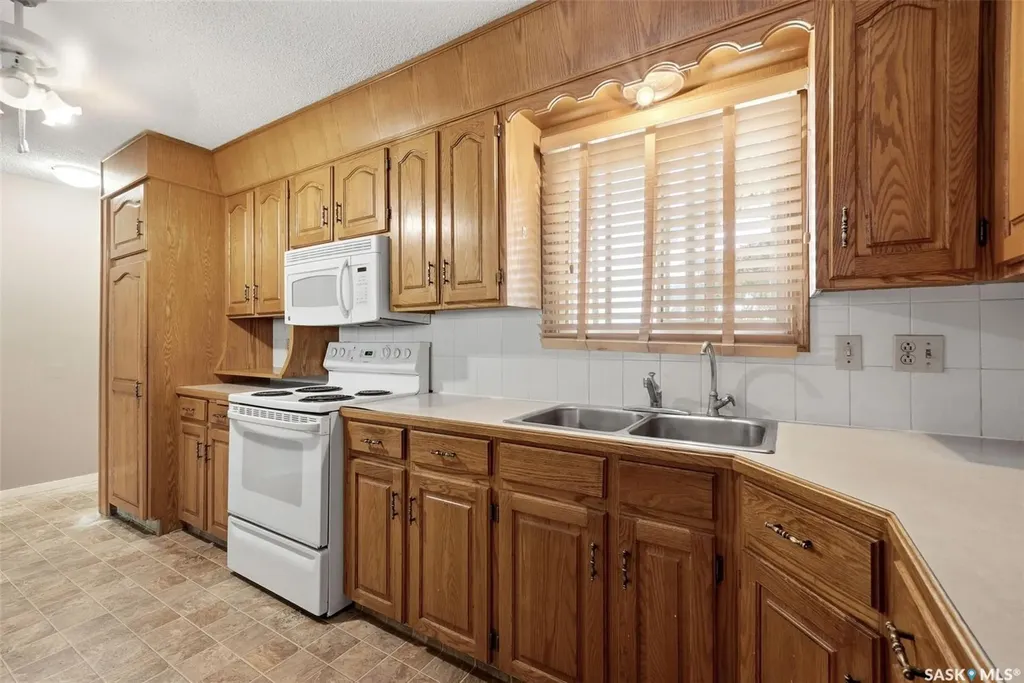 158 Read Avenue Regina SK S4T 6P9
