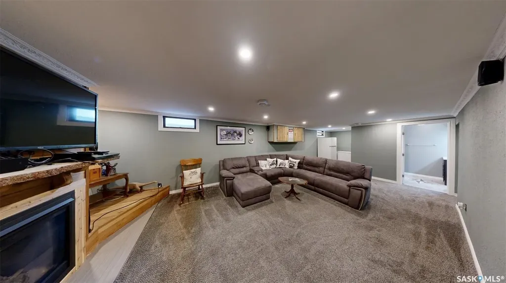 128 Riddell Crescent Regina SK S4S 5L3