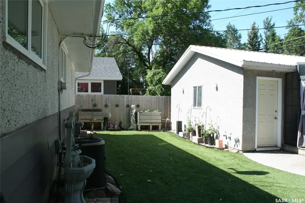 128 Riddell Crescent Regina SK S4S 5L3