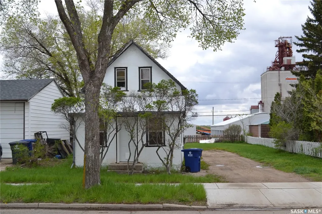 309 1st Avenue W Kindersley SK S0L 1S0