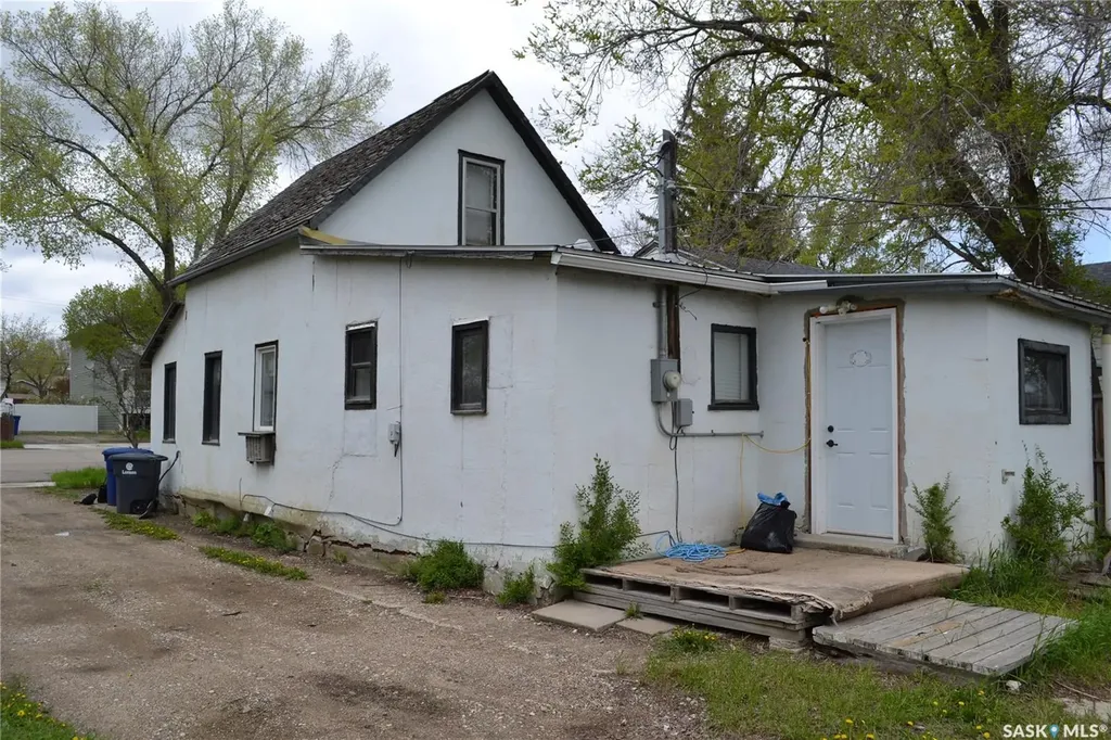 309 1st Avenue W Kindersley SK S0L 1S0