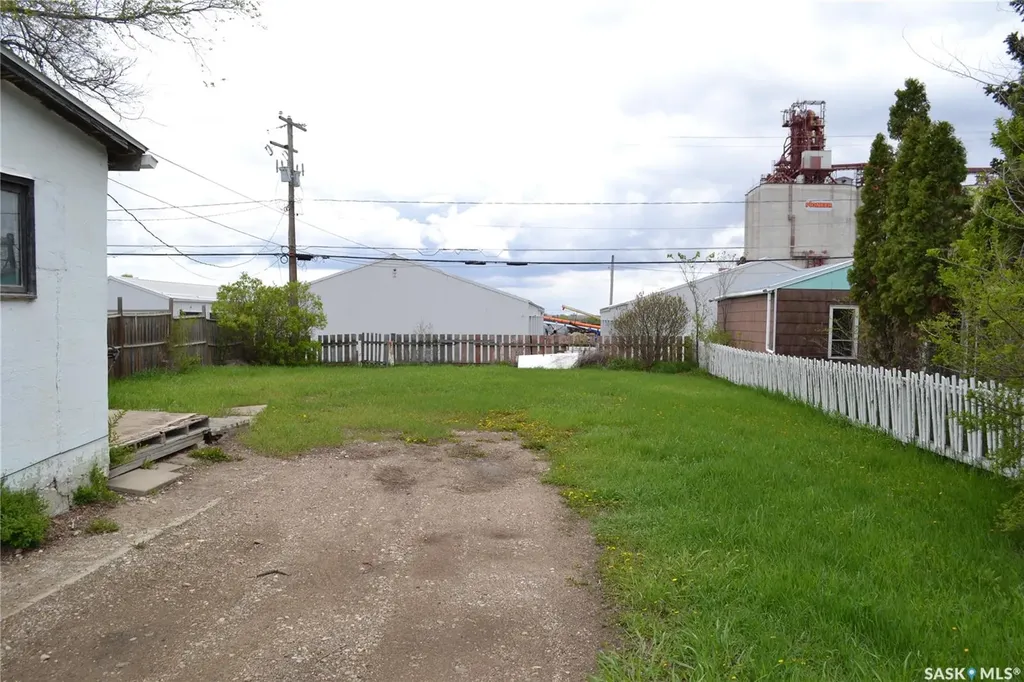 309 1st Avenue W Kindersley SK S0L 1S0