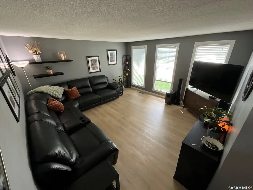 10 Mackenzie Crescent Regina SK S4N 5G5