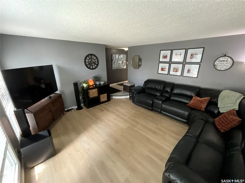 10 Mackenzie Crescent Regina SK S4N 5G5
