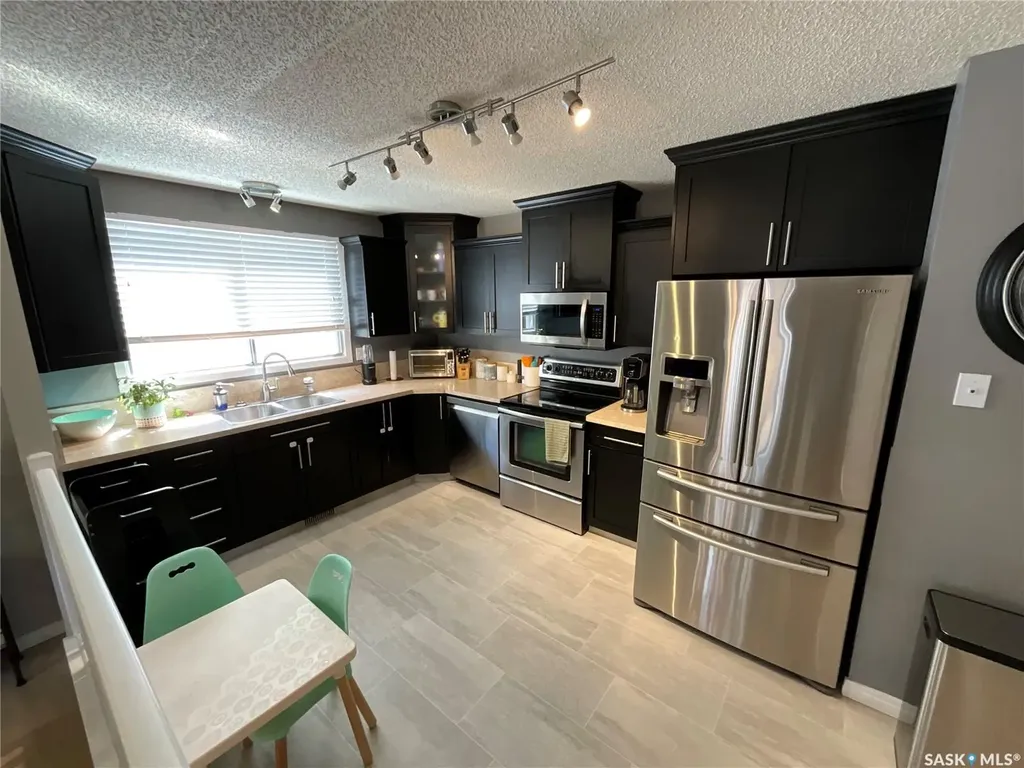 10 Mackenzie Crescent Regina SK S4N 5G5