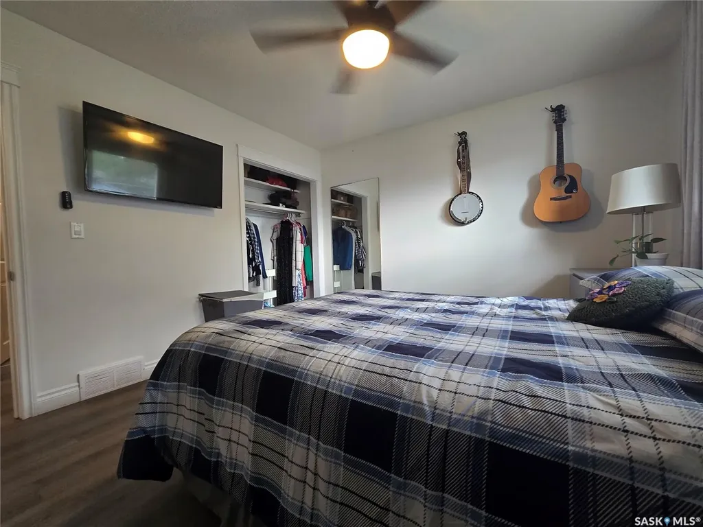 98 13th Street Weyburn SK S4H 1L1