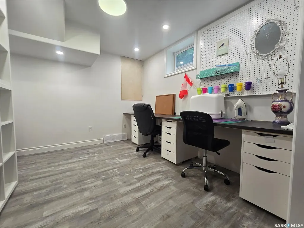 98 13th Street Weyburn SK S4H 1L1