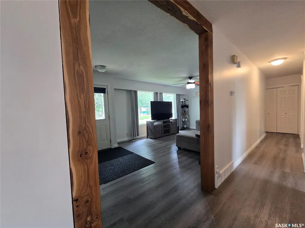 98 13th Street Weyburn SK S4H 1L1