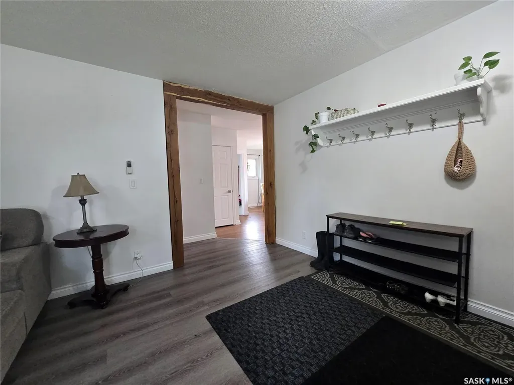 98 13th Street Weyburn SK S4H 1L1
