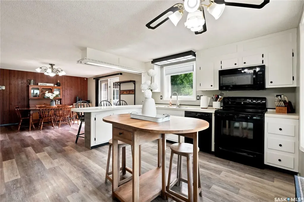 236 Osborne Avenue Regina Beach SK S0G 4C0