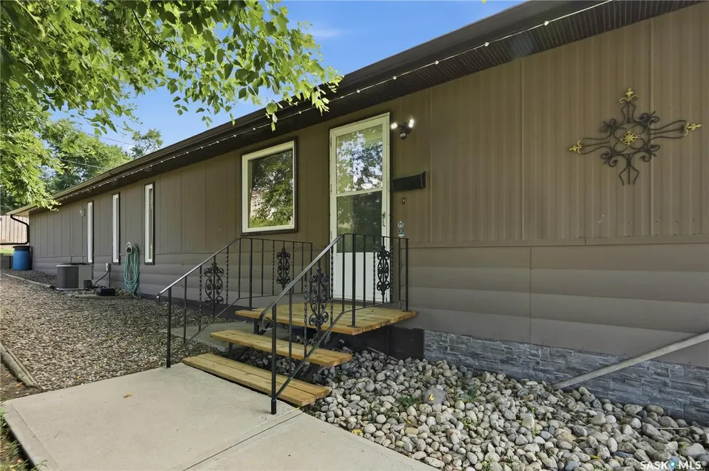236 Osborne Avenue Regina Beach SK S0G 4C0