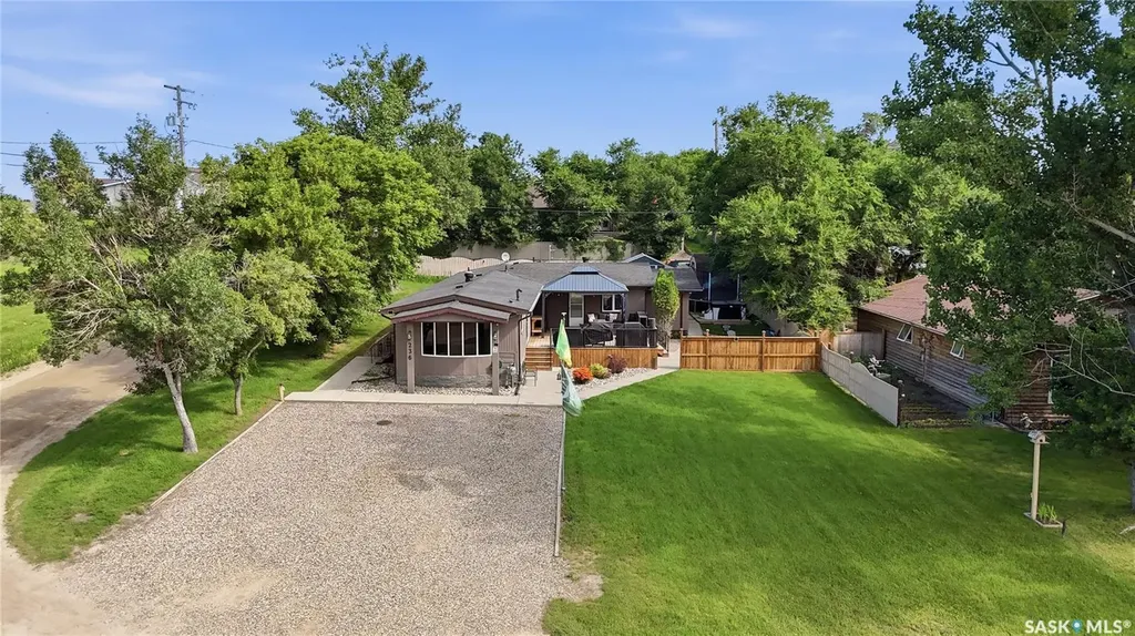 236 Osborne Avenue Regina Beach SK S0G 4C0