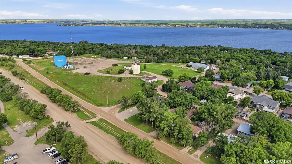 236 Osborne Avenue Regina Beach SK S0G 4C0