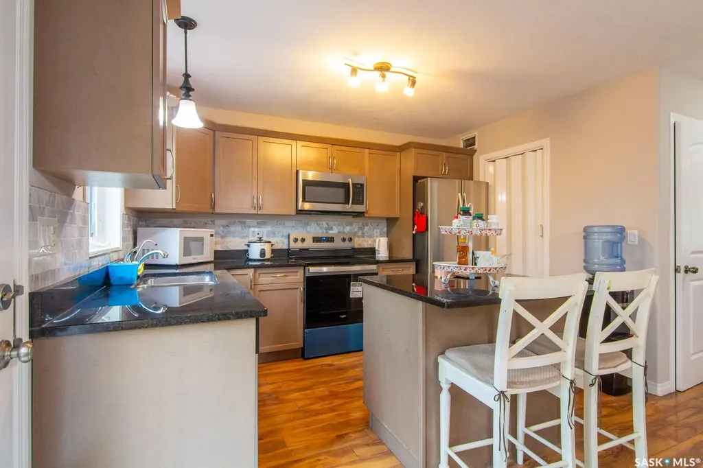 1031 O Avenue S Saskatoon SK S7M 2T1