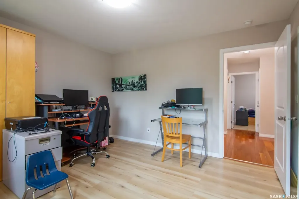 1031 O Avenue S Saskatoon SK S7M 2T1