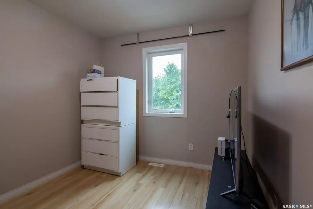 1031 O Avenue S Saskatoon SK S7M 2T1
