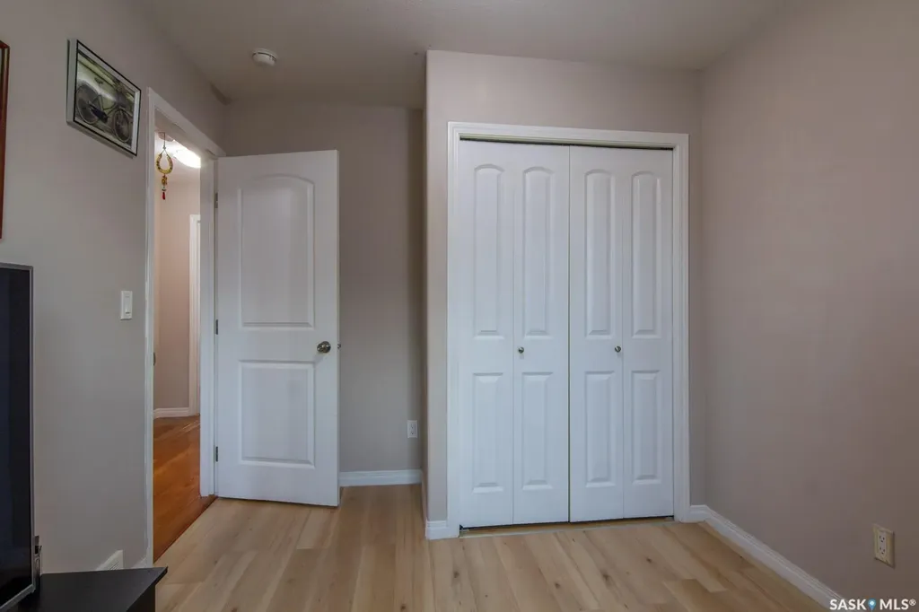 1031 O Avenue S Saskatoon SK S7M 2T1