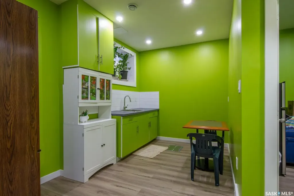 1031 O Avenue S Saskatoon SK S7M 2T1