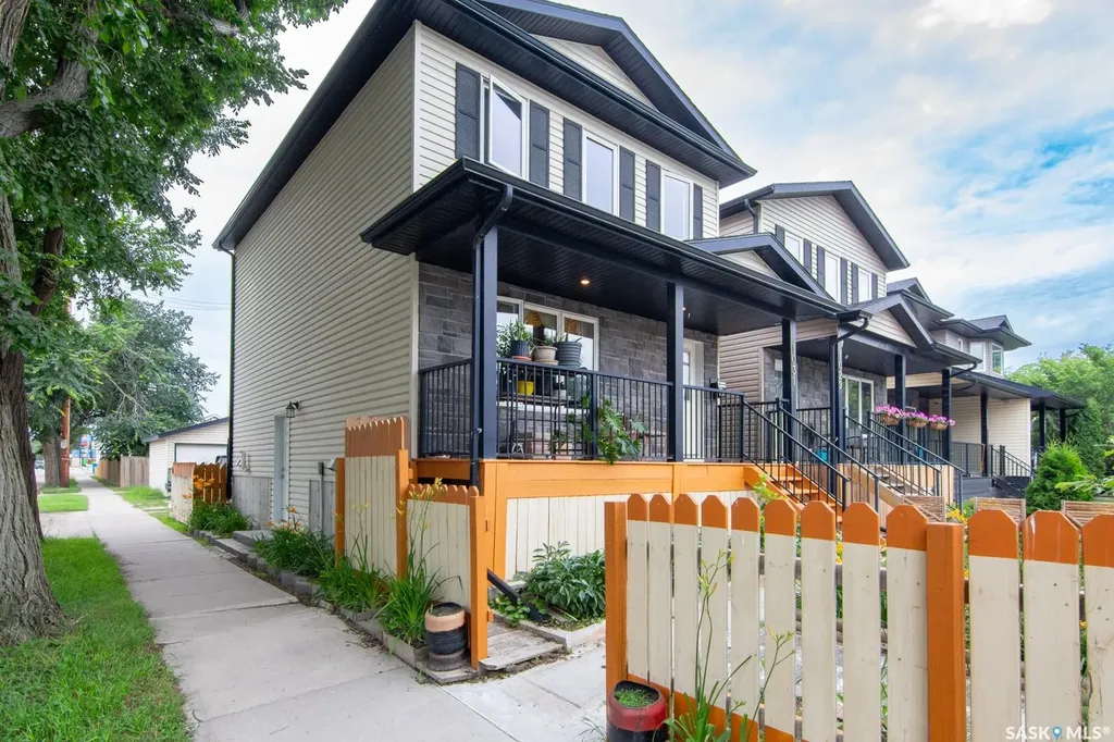 1031 O Avenue S Saskatoon SK S7M 2T1