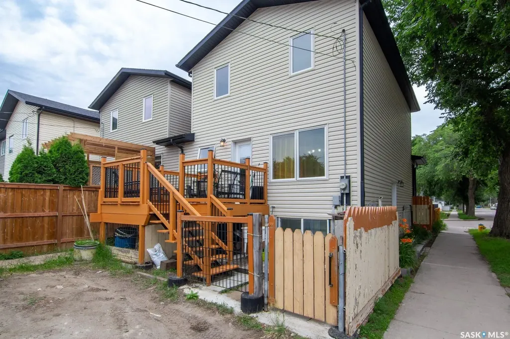 1031 O Avenue S Saskatoon SK S7M 2T1